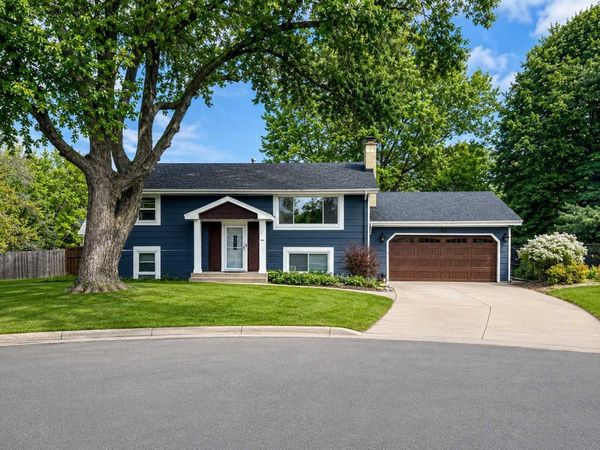 311 Eagle Ridge Circle, Burnsville, MN 55337