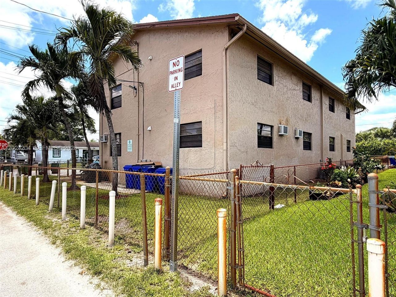 1896 SW 41st Ave , Fort Lauderdale, FL 33317 Photo