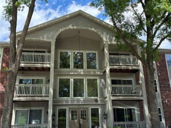 5375 N Kenrick Parke Drive, Unit 107, St Louis, MO 63119