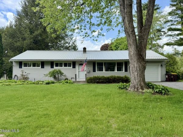 9 Reservoir Drive, Queensbury, NY 12804