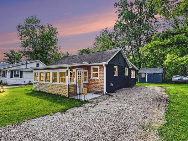 588 Pleasant Drive, Gregory, MI 48137