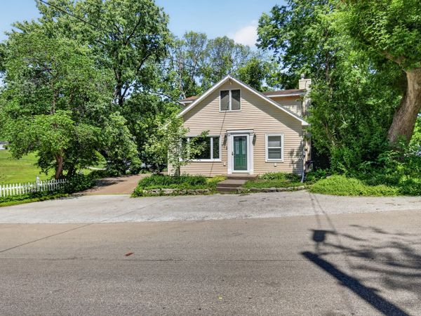 629 N 3rd Street , Le Claire, IA 52753
