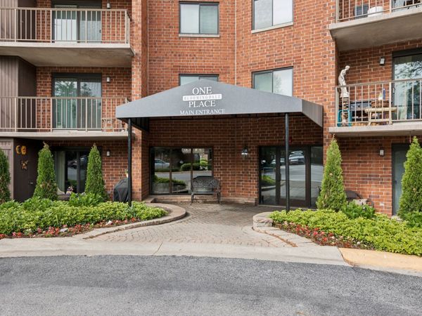 1 Bloomingdale Place , Unit 220, Bloomingdale, IL 60108