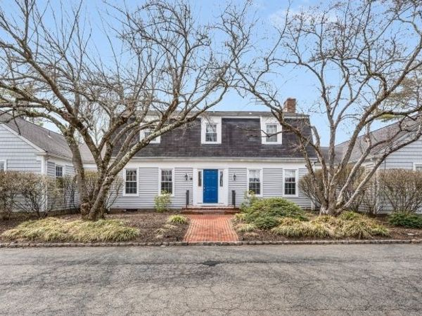 19 E Main St, Mendham, NJ 07945
