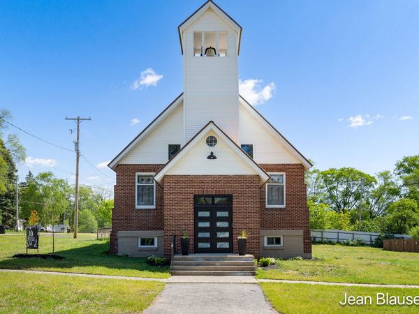 10 1st Street, Stanwood, MI 49346