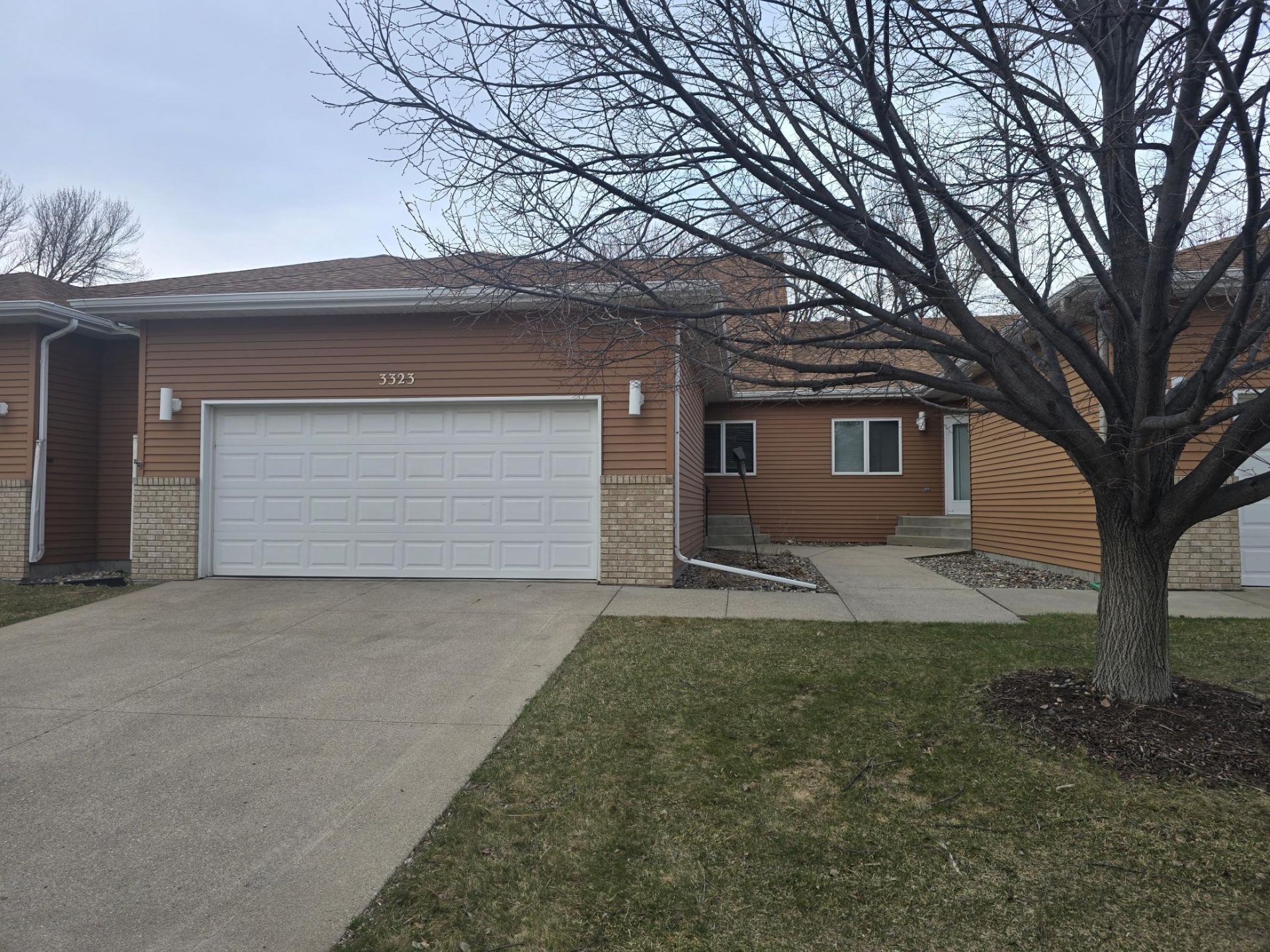 3323 W Prairiewood Drive S, Fargo, ND 58103 Main Photo