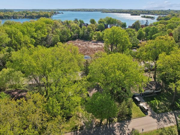 75 Pleasant Lane E, Excelsior, MN 55331