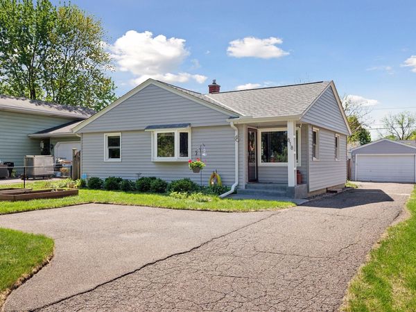 818 Larpenteur Avenue W, Saint Paul, MN 55113