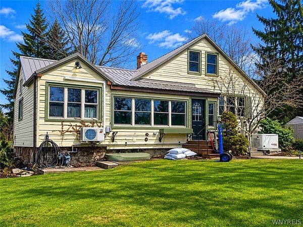 1593 S Creek Rd , Derby, NY 14047