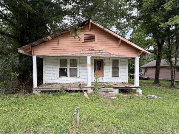 412 McInnis St., Petal, MS 39465
