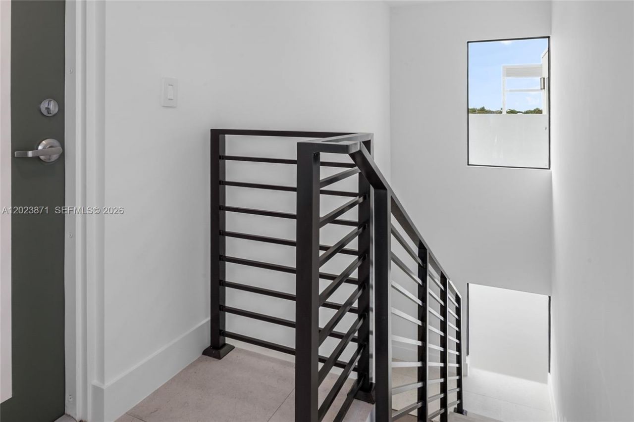 721 SW 11th Street, Unit E, Miami, FL 33129 Photo
