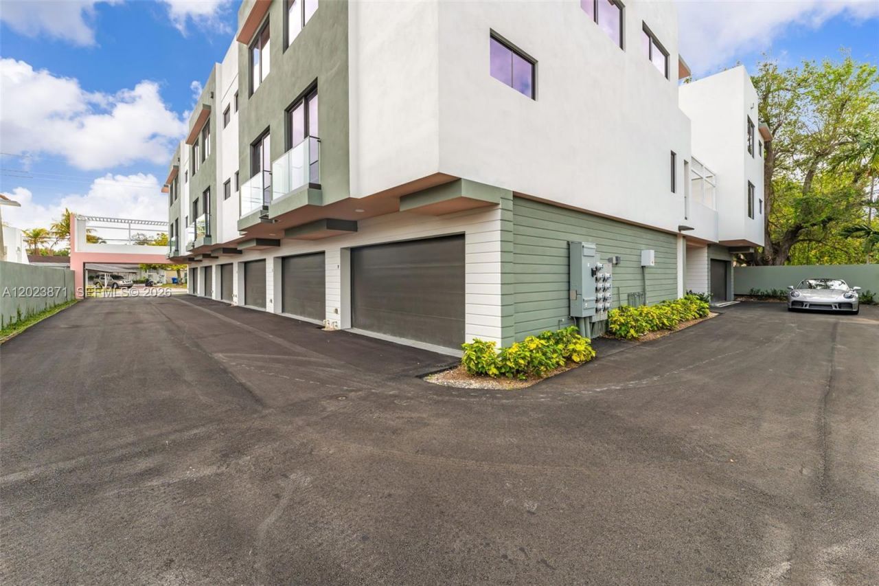 721 SW 11th Street, Unit E, Miami, FL 33129 Photo
