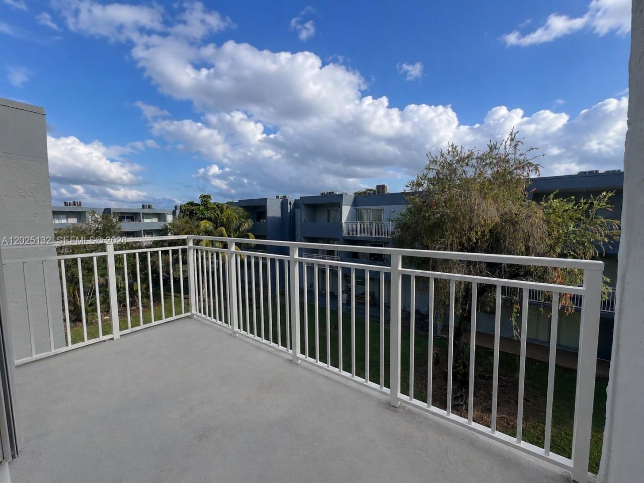 9371 Fontainebleau Blvd, Unit I205, Miami, FL 33172 Photo