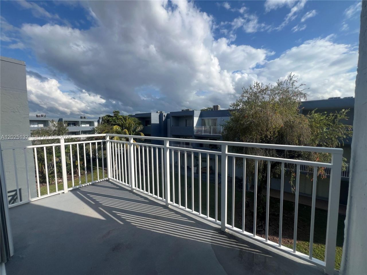 9371 Fontainebleau Blvd, Unit I205, Miami, FL 33172 Photo