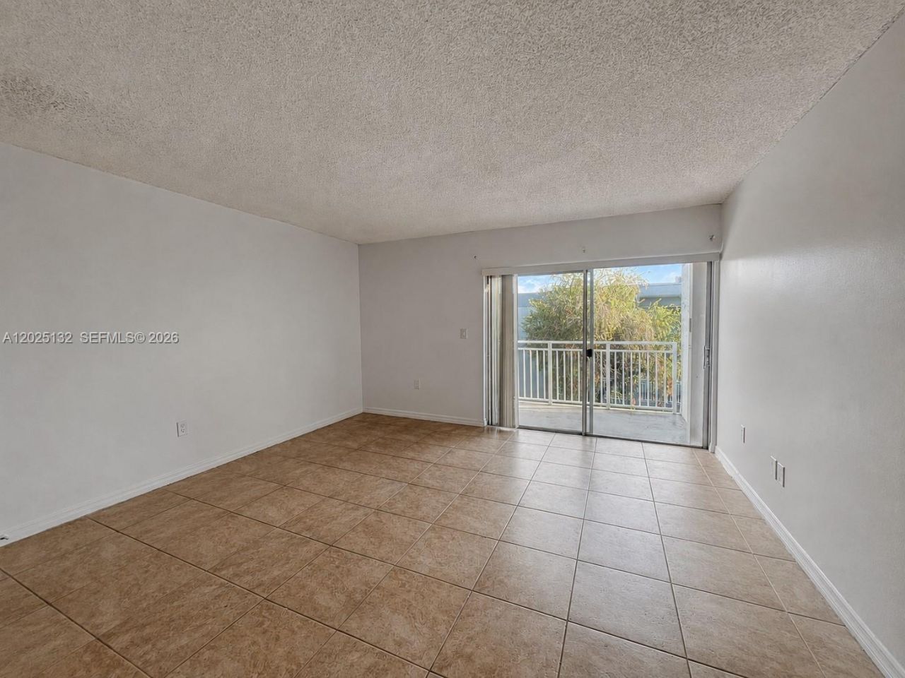 9371 Fontainebleau Blvd, Unit I205, Miami, FL 33172 Photo