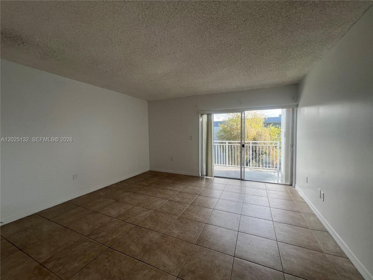 9371 Fontainebleau Blvd, Unit I205, Miami, FL 33172 Photo