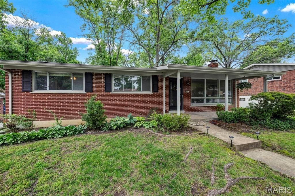 634 Rayburn Avenue, Saint Louis, MO 63126 Main Photo