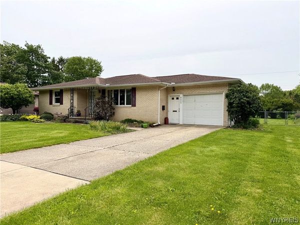 4005 Staley Drive , Hamburg, NY 14075