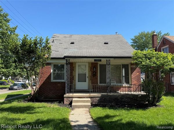 17811 Lincoln Drive, Roseville, MI 48066