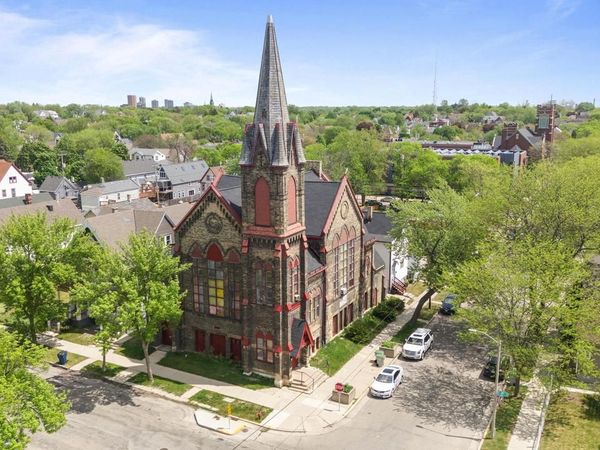 140 W Garfield AVENUE, Milwaukee, WI 53212
