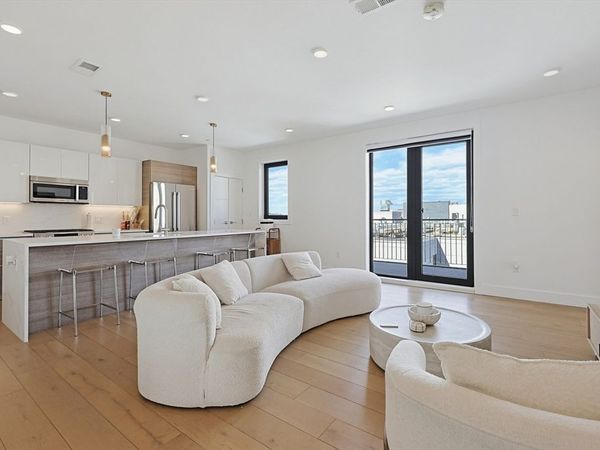 30 Penniman Rd, Unit 605, Boston, MA 02134