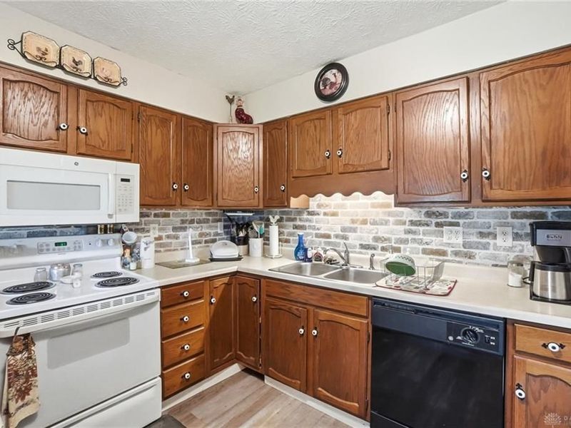 8233 Meadowlark Drive, Carlisle, OH 45005 Photo 13