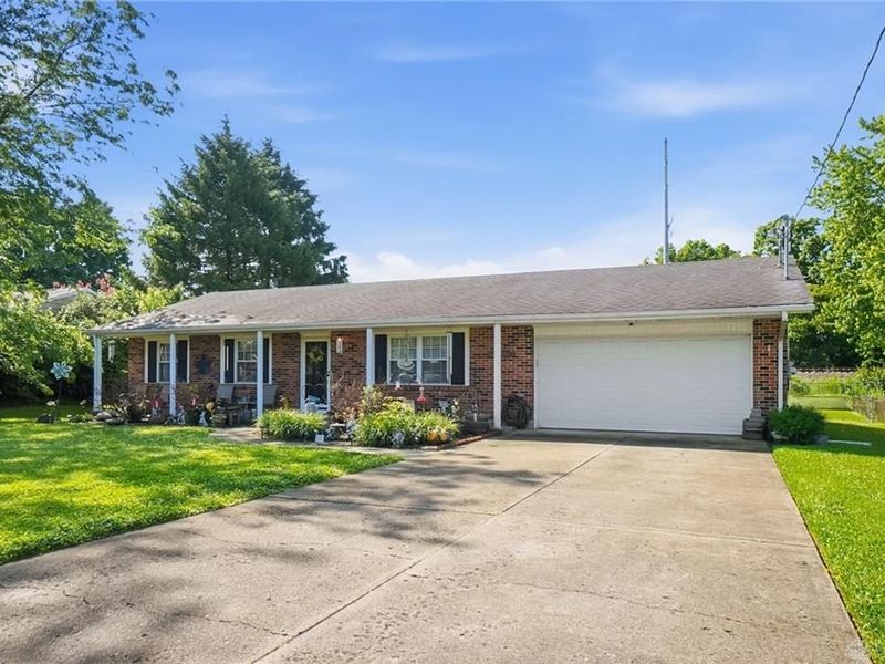 8233 Meadowlark Drive, Carlisle, OH 45005 Photo 2