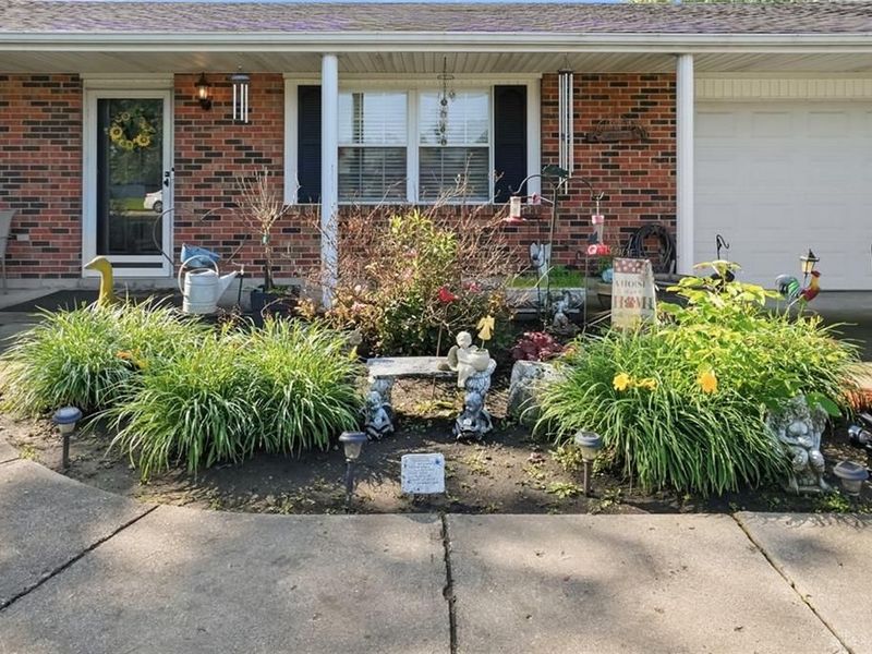 8233 Meadowlark Drive, Carlisle, OH 45005 Photo 4