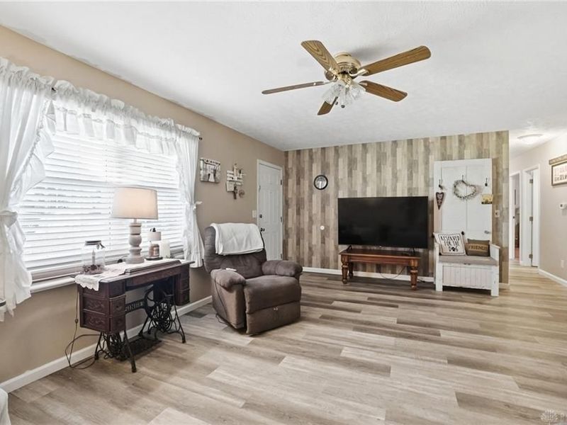 8233 Meadowlark Drive, Carlisle, OH 45005 Photo 9
