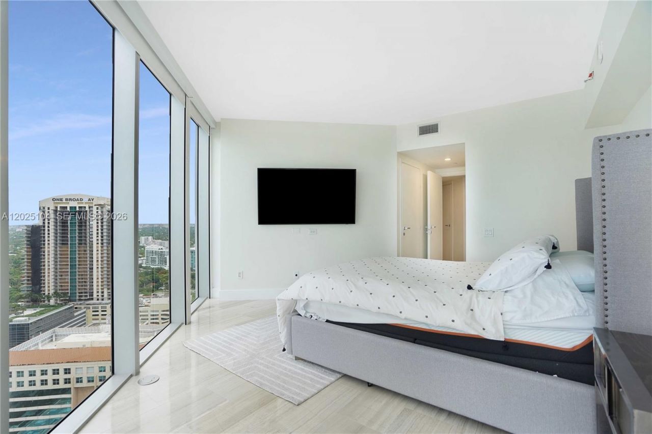 1300 Brickell Bay Dr, Unit 3402, Miami, FL 33131 Photo