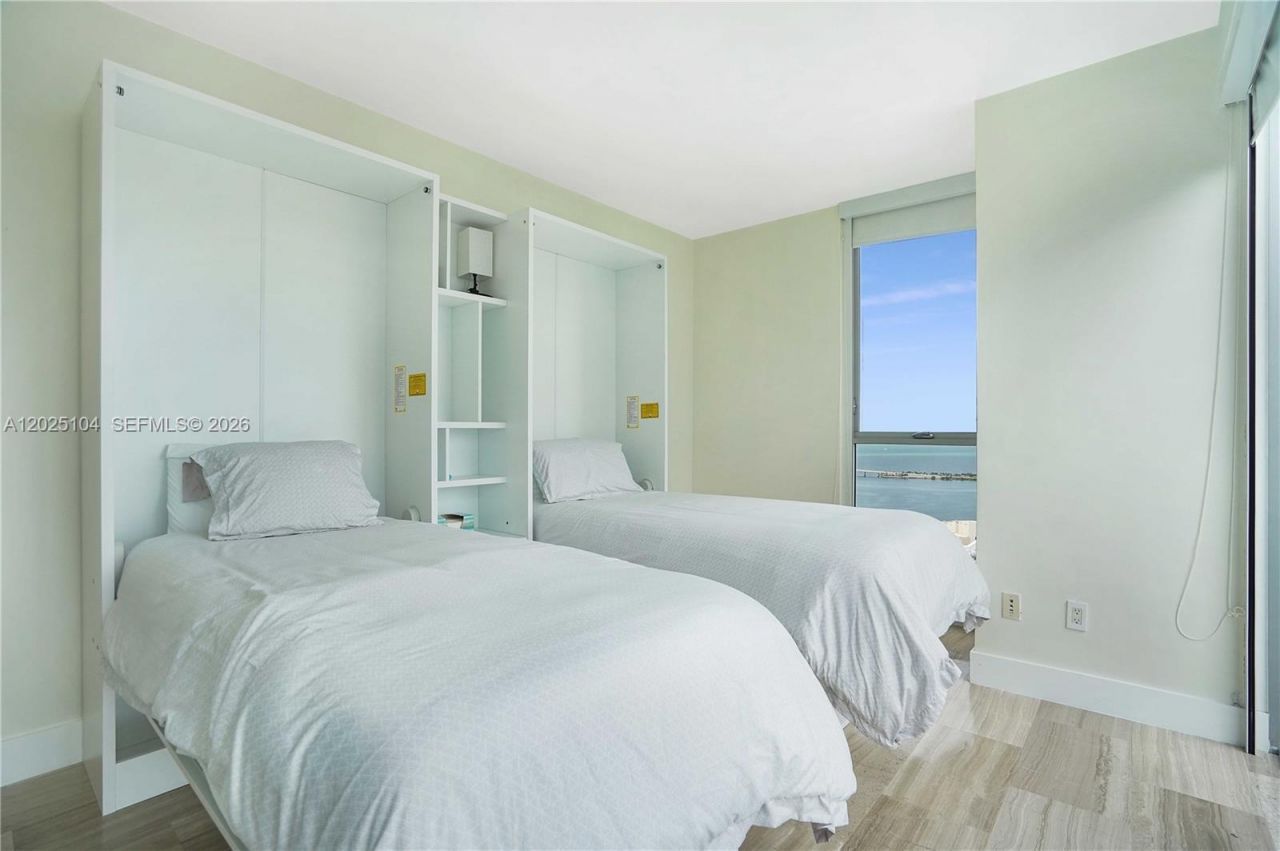 1300 Brickell Bay Dr, Unit 3402, Miami, FL 33131 Photo