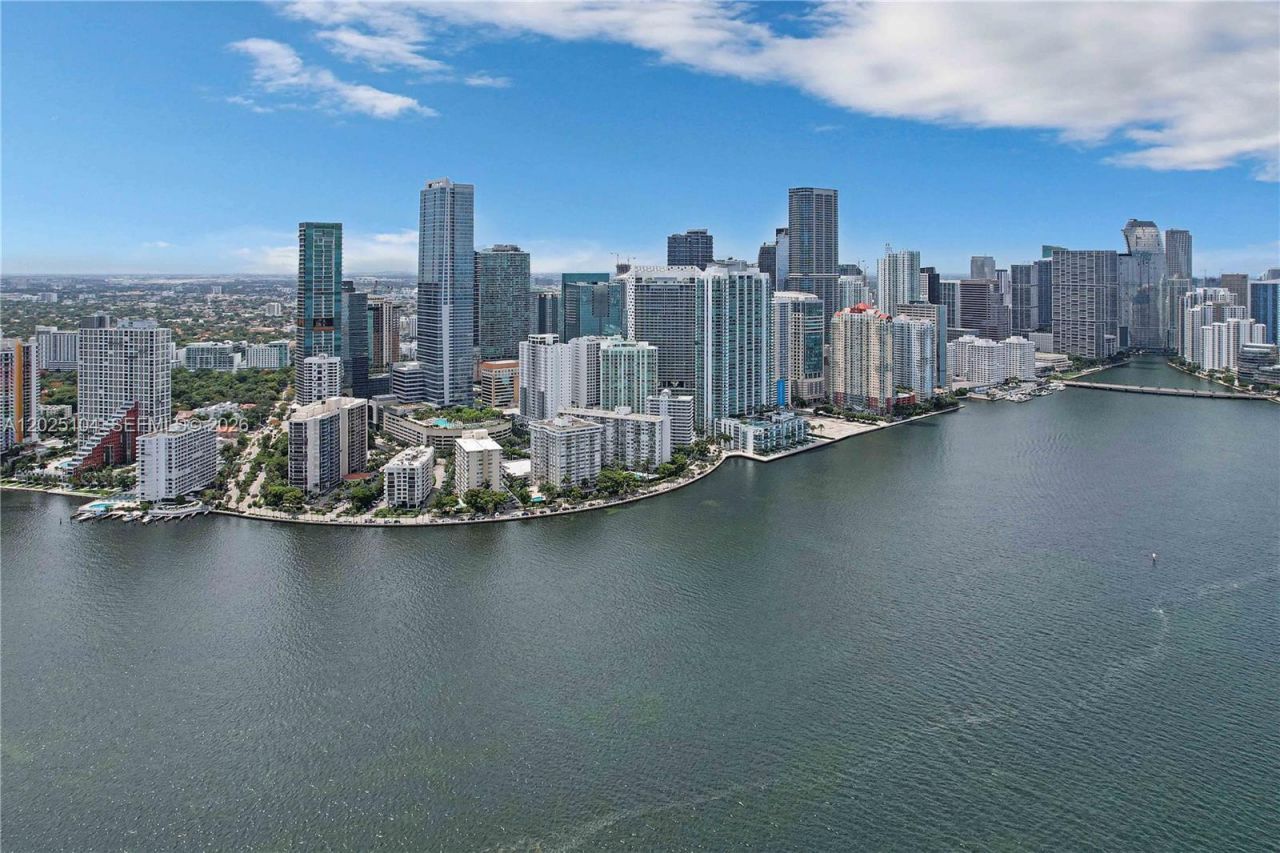 1300 Brickell Bay Dr, Unit 3402, Miami, FL 33131 Photo