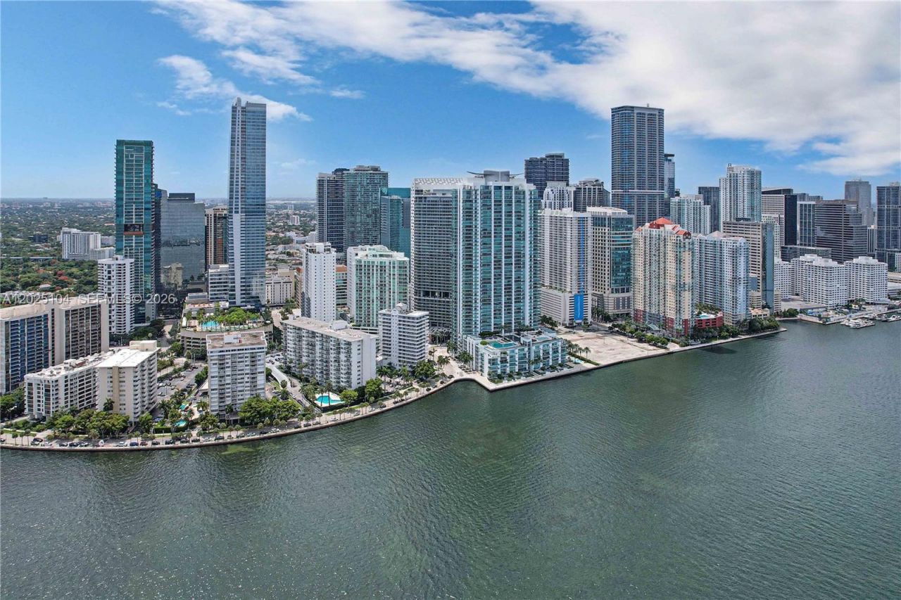 1300 Brickell Bay Dr, Unit 3402, Miami, FL 33131 Photo