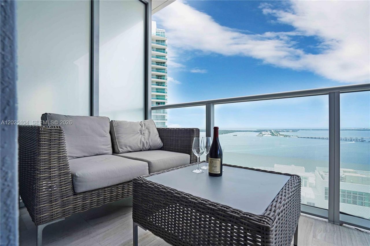 1300 Brickell Bay Dr, Unit 3402, Miami, FL 33131 Photo