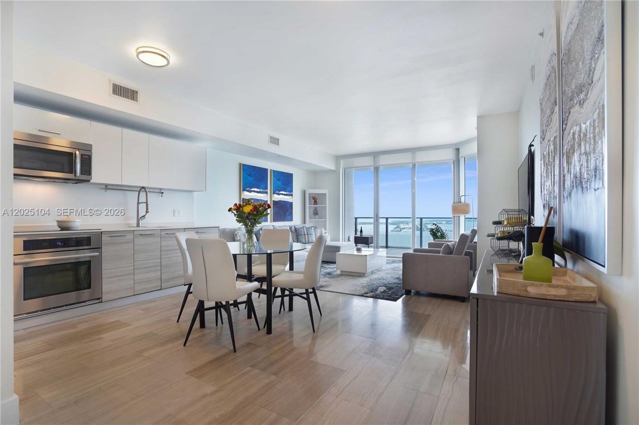 1300 Brickell Bay Dr, Unit 3402, Miami, FL 33131 Photo