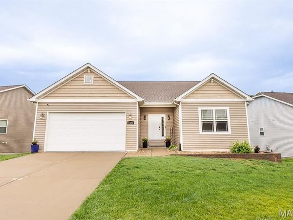 1425 Fairwood Drive, Belleville, IL 62220