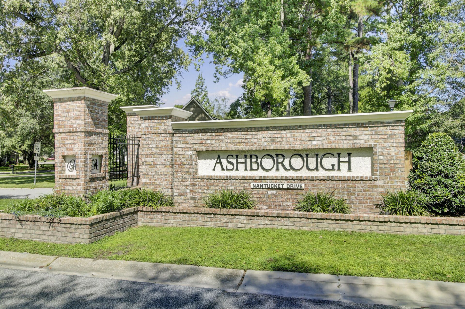 104 Laurens Court Photo 43