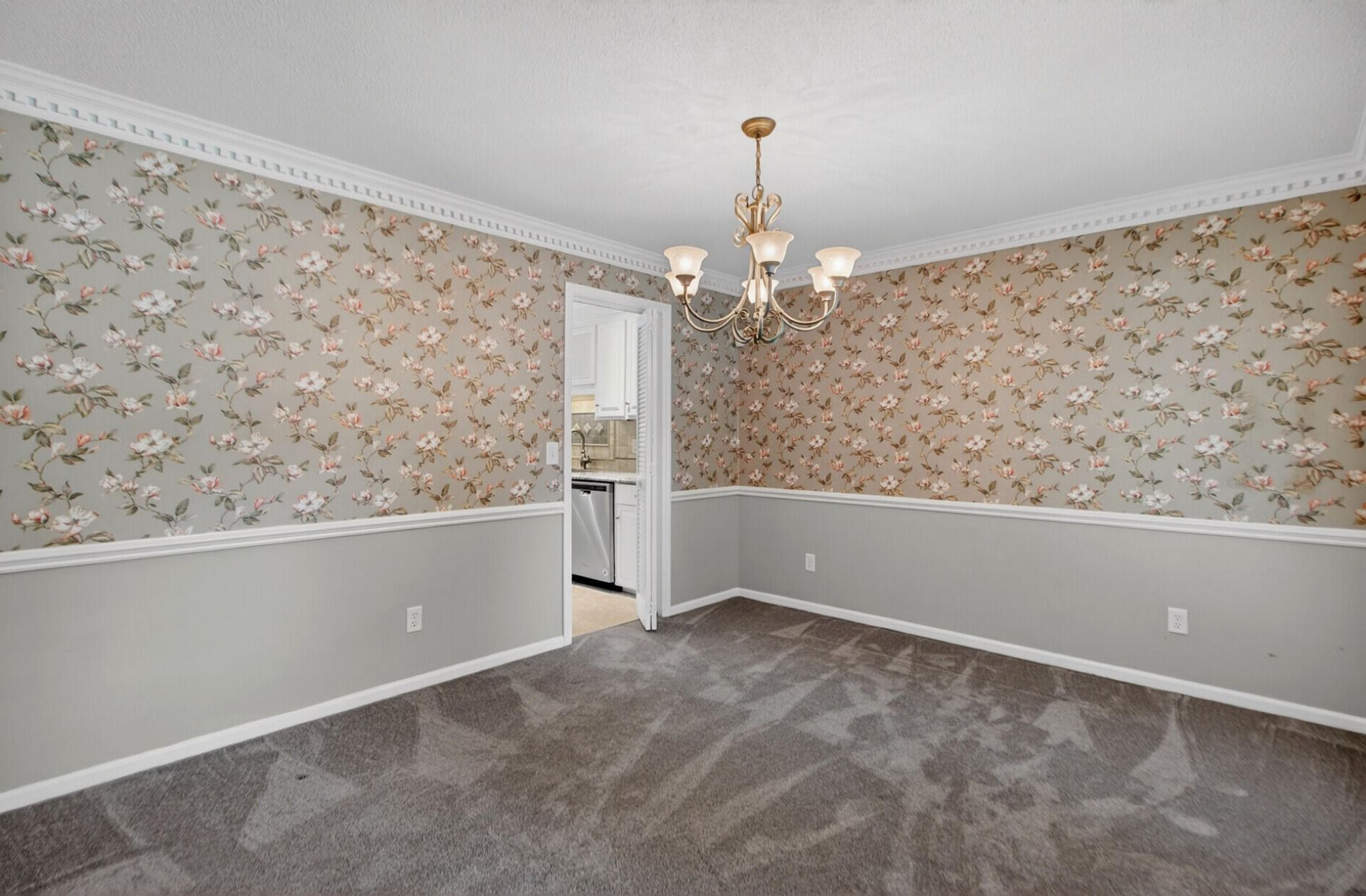 104 Laurens Court Photo 5