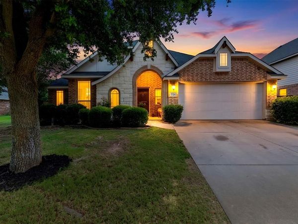 726 Celebrity Court, Midlothian, TX 76065