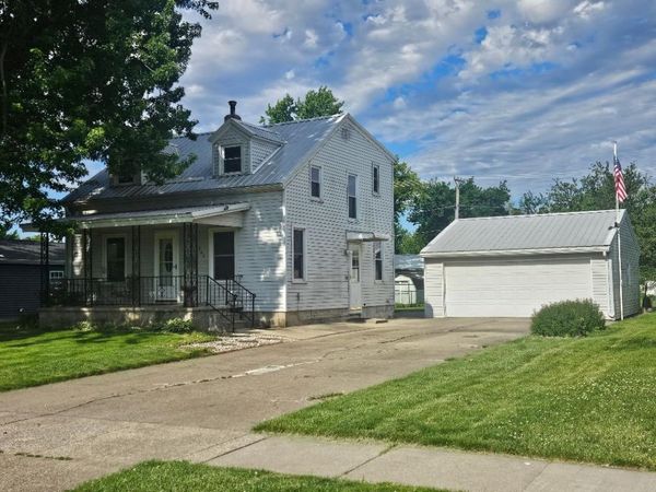 704 8th Avenue , Belle Plaine, IA 52208