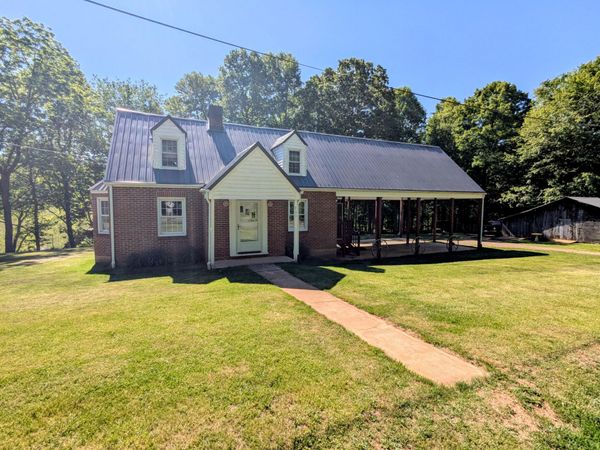 261 Newmantown RD , Dugspur, VA 24325