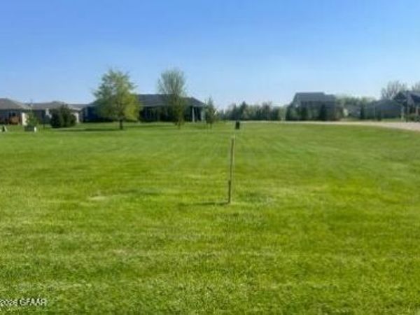 804 13TH Street SE, East Grand Forks, MN 56721