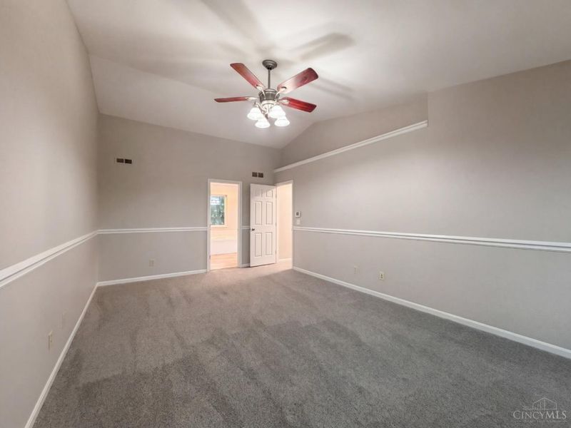 12173 Village Woods Drive, Sharonville, OH 45241 Photo 4