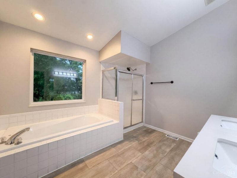 12173 Village Woods Drive, Sharonville, OH 45241 Photo 6