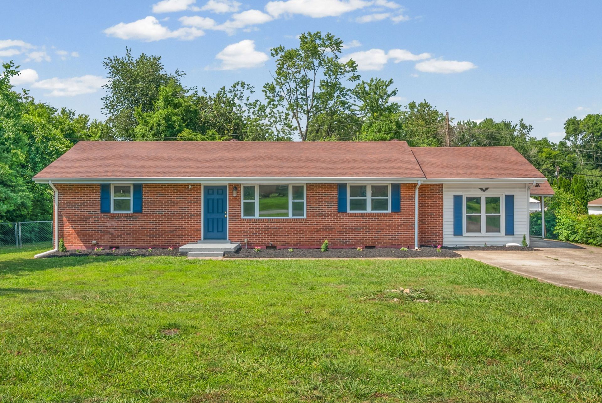 19 Gino Dr, Clarksville, TN 37042 Main Photo
