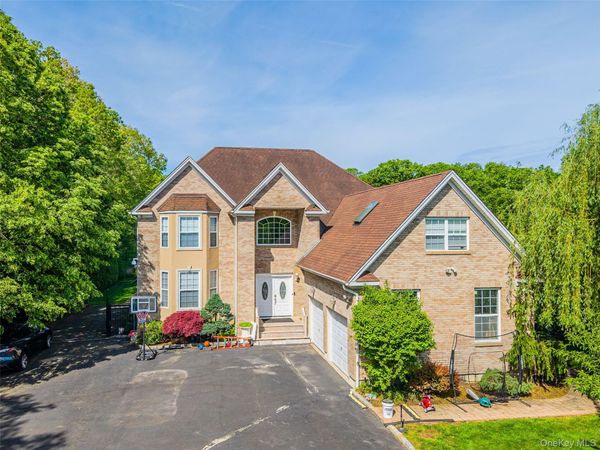 183 Oakfield Avenue , Huntington, NY 11746