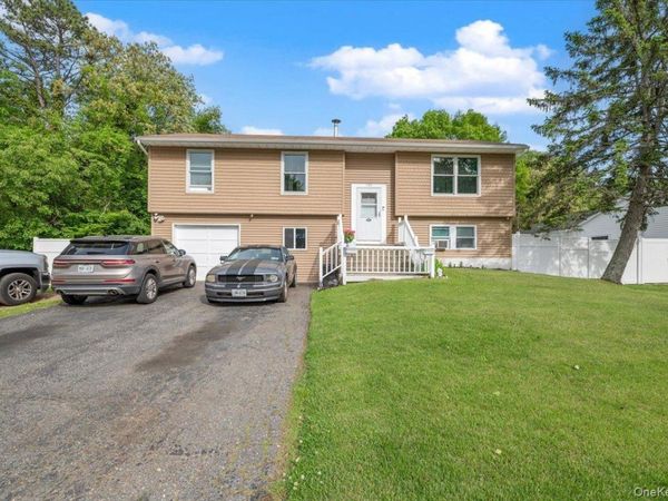 745 Greenbelt Parkway W, Holbrook, NY 11741