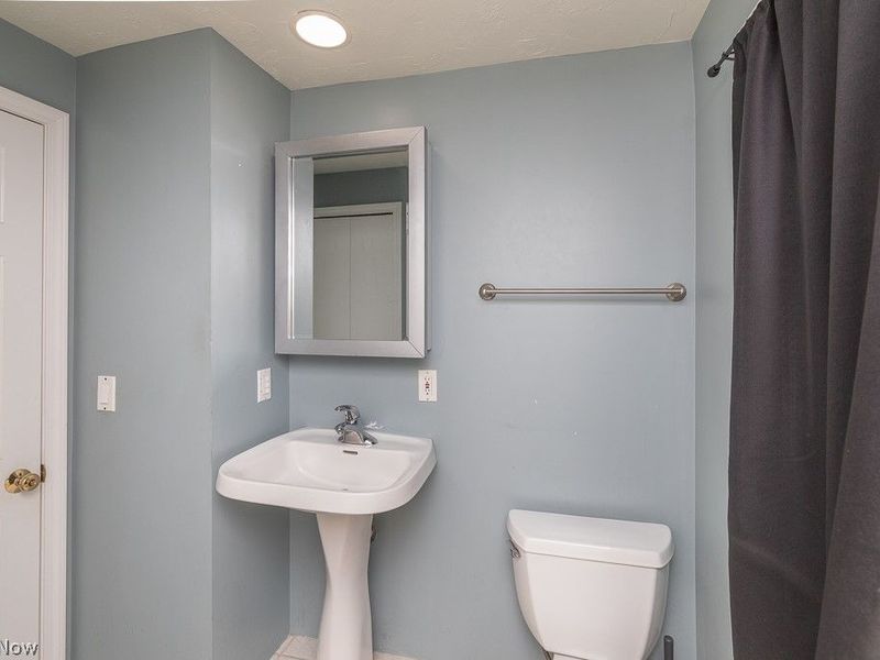8324 Chesterfield Avenue, Parma, OH 44129 Photo 18