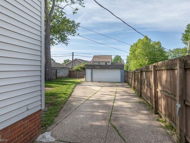 8324 Chesterfield Avenue, Parma, OH 44129 Photo 29