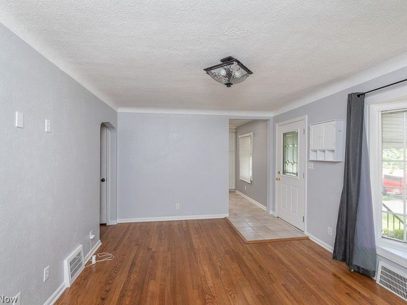 8324 Chesterfield Avenue, Parma, OH 44129 Photo 4